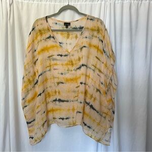 Coco and Carmen, light as a feather cover up